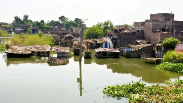 खगड़िया में गंगा-बूढ़ी गंडक का जलस्तर घटा, लेकिन बाढ़ की आफत बरकरार

