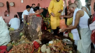 गयासिर में पिंडदान करते श्रद्धालु। फोटो जागरण