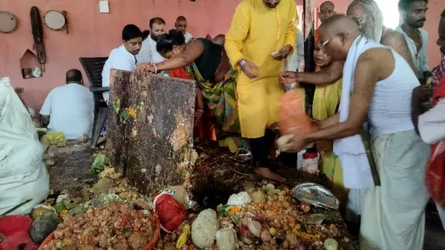 Pitru Paksha: गयासुर के सिर पर क्यों किया जाता है पिंडदान? पितृपक्ष के 10वें दिन उमड़ी श्रद्धालुओं की भीड़
