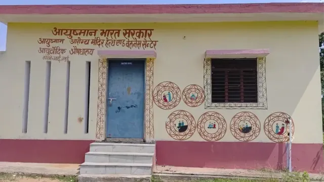 जमुई में स्वास्थ्य व्यवस्था की खुली पोल: कहीं लटके मिले ताले तो कहीं भवन जर्जर, ANM महीनों से गायब
