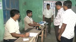 बंगाल के नंदीग्राम-रेजीनगर में कड़े सुरक्षा घेरे में चल रहा मतदान(फोटो: एएनआई)