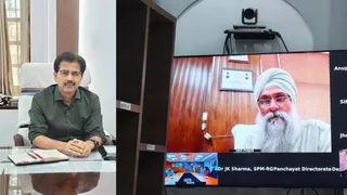 दानवीर अभियान को लेकर वीडियो कांफ्रेंसिंग से समीक्षा बैठक करते निदेशक व अन्य।
