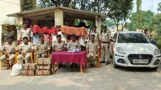 दरभंगा में पुलिस की गिरफ्त में आरोपित।