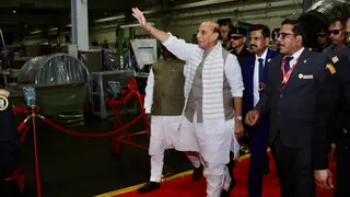रक्षा क्षेत्र में बड़ी छलांग: HAL ने तैयार किया 2000वां एयरो इंजन, राजनाथ सिंह ने दी 'शक्ति' की नई सौगात