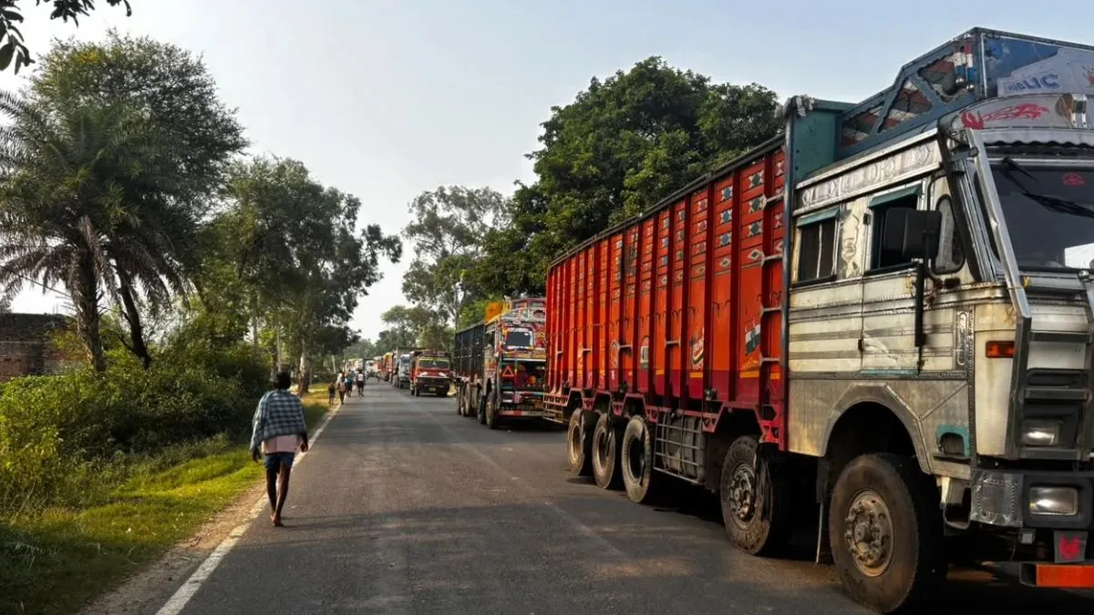 Jamui Hyva Accident Laborer Dies NH-333 Blocked for Hours (1)