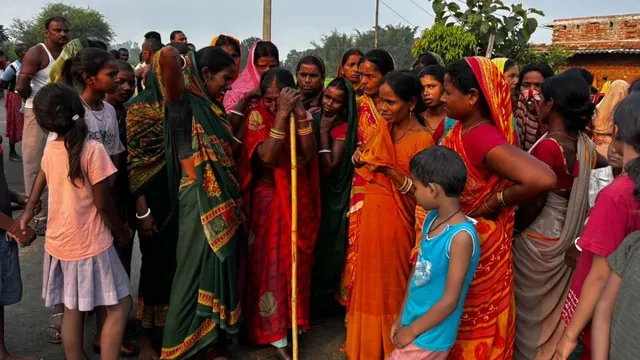 जमुई में हाइवा बना काल, अनियंत्रित गिट्टी लदा वाहन पलटा, मजदूर दिनेश यादव की मौत; 4 घंटे एनएच-333 रहा जाम
