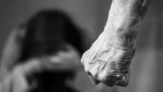 पति नंदू ने प्रेशर कुकर, सिल-बट्टे से की पिटाई