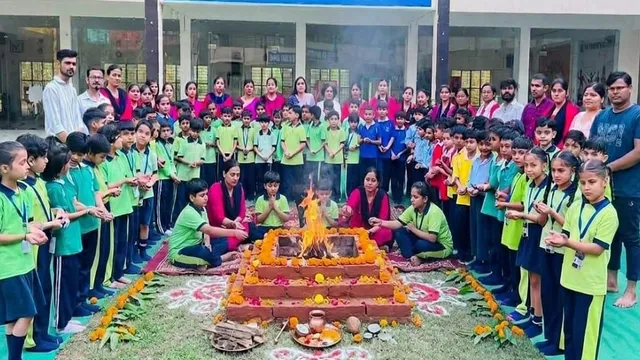 'रियल लाइफ सुपरहीरो' कैप्टन स्मित के लिए हवन में गूंजे वैदिक मंत्र, नन्हे-मुन्ने बच्चों ने की जल्द स्वस्थ होने की कामना
