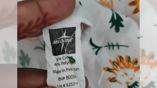 मोतिहारी में 200 रुपये की चादर पर मेड इन पाकिस्तान टैग।