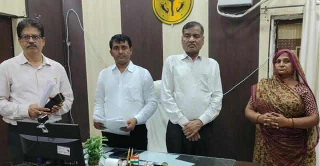 मैं जिंदा हूं.... मैनपुरी की महिला ने औरैया में लगाई गुहार, डेथ सर्टिफिकेट बनाकर बेच दी गई मेरी जमीन
