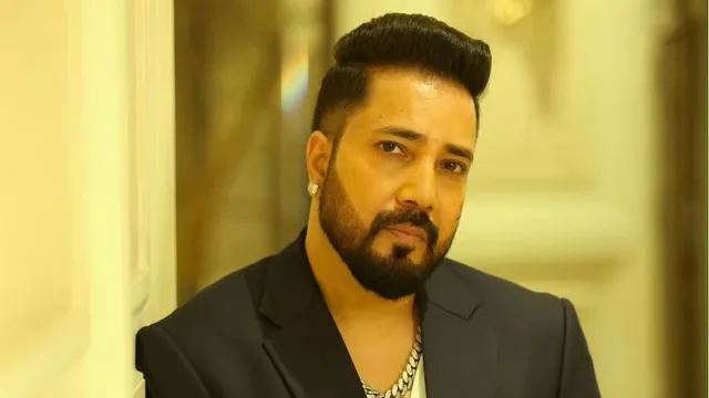 'पाकिस्तानियों से नफरत, दुबई के मुस्लिमों से प्यार...' Mika Singh का भारतीयों से सवाल, बोले- 'इतने भी बुरे नहीं'