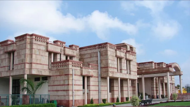 नोएडा-ग्रेटर नोएडा के स्टेडियमों में खेल के बजाय हो रही शादियां, 5 साल में 50 Academies को नहीं मिला एक भी मेडल
