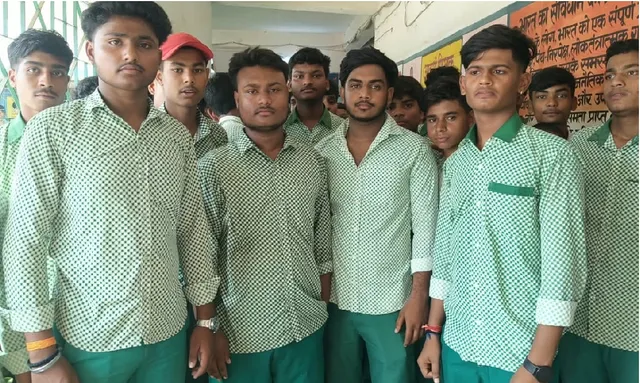 लंच टाइम में स्कूल गेट पर ताला, भड़के छात्रों ने शिक्षकों को कमरे में किया बंद; पाकुड़ में एक घंटे हंगामा
