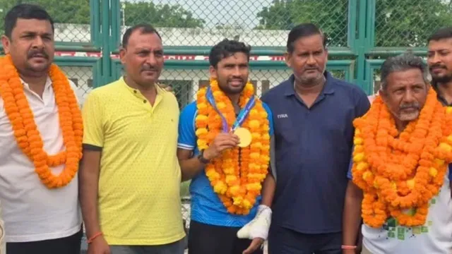एशियन गेम्स में स्वर्ण जीतकर लौटे राजकुमार पाल, पैतृक गांव में शानदार स्वागत, मां ने सीने से लगाकर जताया गर्व
