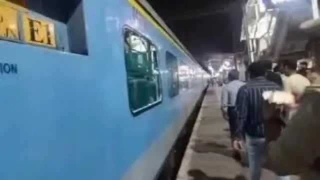पटना में हमसफर एक्सप्रेस पर पथराव, B-7 कोच की खिड़की का शीशा टूटा; RPF ने शुरू की जांच
