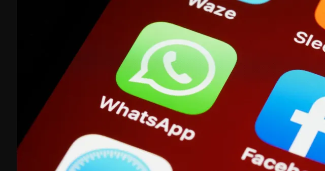  अचानक बंद हो सकता है आपका WhatsApp! लॉग-इन स्क्रीन पर कुछ लोगों को दिख रहा ये अलर्ट