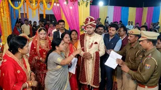 दूल्हे की पोल खोलने पहुंची पहली पत्नी (एआई जेनरेटेड तस्वीर)