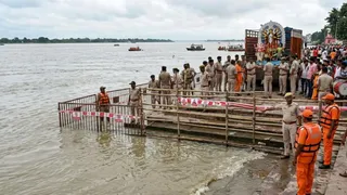 दुर्गा पूजा को लेकर प्रशासन सख्त (एआई जेनरेटेड तस्वीर)