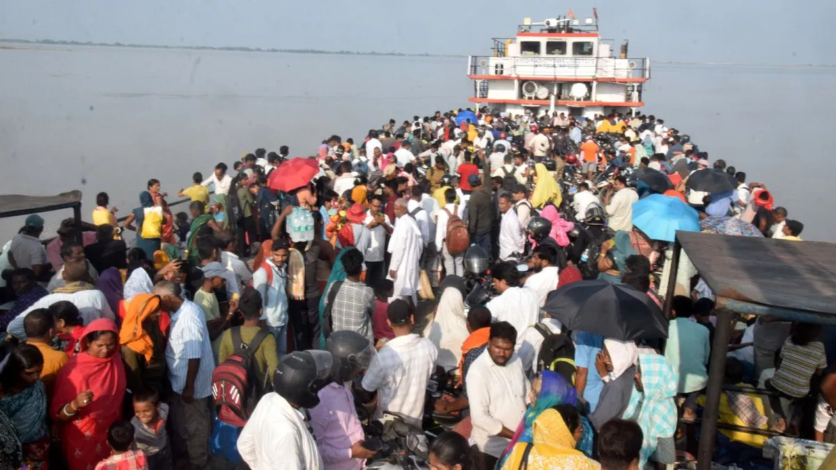 bhagalpur ferry woes strangers find kinship at biada ghat (6)