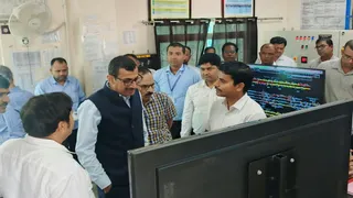 डेडिकेटेड फ्रेट कॉरिडोर पर माल यातायात बढ़ने से संरक्षा व परिचालन की गहन पड़ताल।