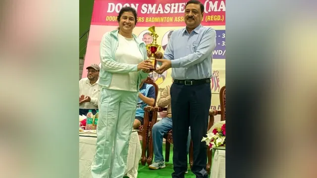 रश्मि ठकराल ने दून स्मैशर्स में 55 प्लस मिश्रित युगल खिताब जीतकर उम्र को दी मात
