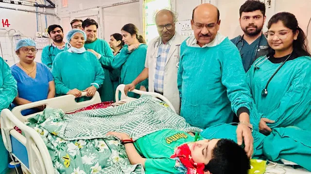 23 महीने वेंटिलेटर और 100 प्रतिशत ऑक्सीजन पर रहा बच्चा, रोहतक PGIMS में मौत से जंग जीतकर घर लौटा दक्ष
