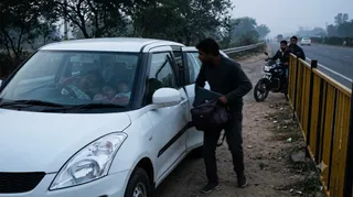 राई में सो रहे परिवार की कार से लाखों का सामान चोरी, चोर फरार ( एआई जेनरेटेड इमेज )