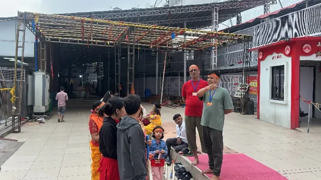 नवरात्र में 'स्वर्ग' सा सजेगा मां वैष्णो देवी भवन, 2 किमी तक होगी भव्य सजावट; 400 कारीगर दिन-रात जुटे
