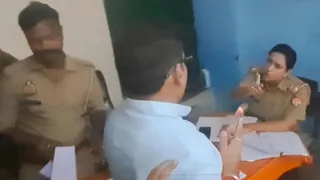 भाजपा नेता और चौकी प्रभारी के बीच तीखी बहस।