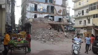 सत्य निकेतन में इसी जगह पर एक महीने पहले गिरी थी बिल्डिंग। जागरण