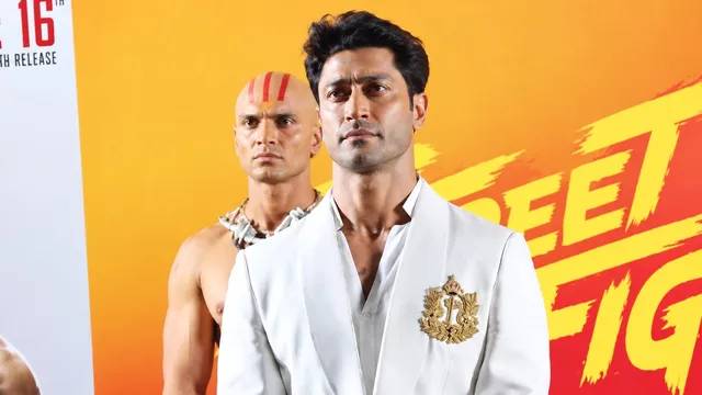 15 मिनट तक रोकी सांसे, बिना पलक झपके किया मेडिटेशन; Vidyut Jammwal का हैरतअंगेज कारनामा