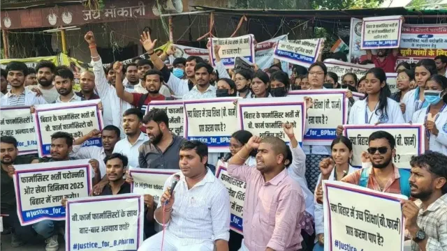 बिहार में नौकरी के लिए डिग्री और डिप्लोमाधारी आमने-सामने, गर्दनीबाग में अनिश्चितकालीन अनशन जारी