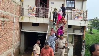 गेस्ट हाउस संचालक समेत 16 लोग गिरफ्तार