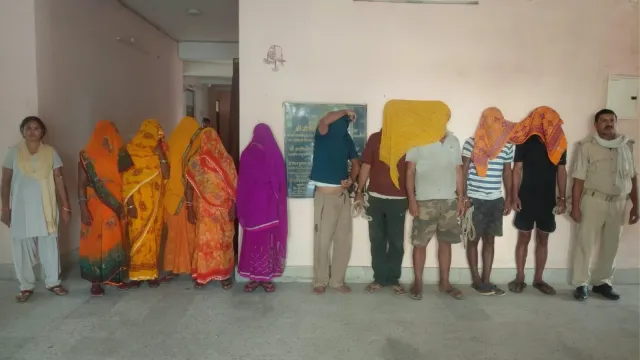 लखीसराय और किऊल में पुलिस का बड़ा एक्शन: 5 महिला समेत 11 तस्कर गिरफ्तार, स्टेशन से बीयर और शराब बरामद
