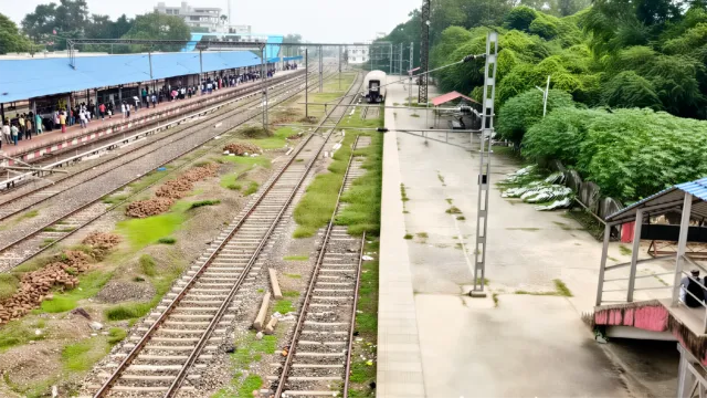 शेड और डिस्प्ले बोर्ड लगे फिर भी चालू नहीं हुआ सिवान जंक्शन का प्लेटफॉर्म 5, सात साल से अटका है निर्माण
