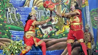 उत्तराखंड सांस्कृतिक समाज की रामलीला में बाली और सुग्रीव युद्ध का मंचन करते कलाकार । फाइल फोटो सौजन्य समिति