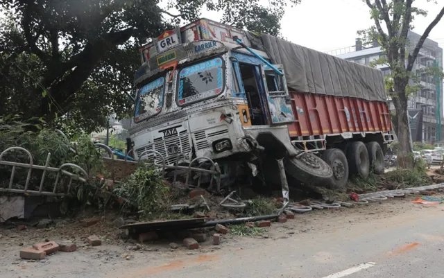 ढलान से देहरादून में एंट्री तक ट्रकों की ‘अग्निपरीक्षा’, वाहन हो रहे बेकाबू... नहीं रुक रहे हादसे
