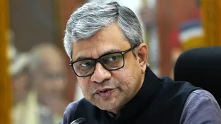 छात्रों ने अश्विनी वैष्णव से सुरक्षा का आश्वासन मांगा। (पीटीआई)