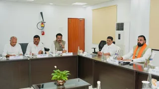 एनडीए की बैठक करते मुख्यमंत्री सम्राट चौधरी। सौ-आईपीआरडी