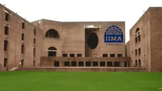 IIM-अहमदाबाद की छात्रा के साथ छेड़छाड़