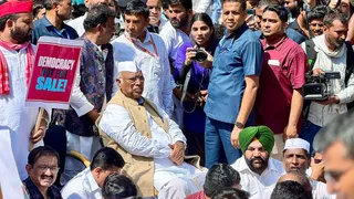 जंतर-मंतर पर धरना देंगे विपक्षी सांसद। (एएनआई)