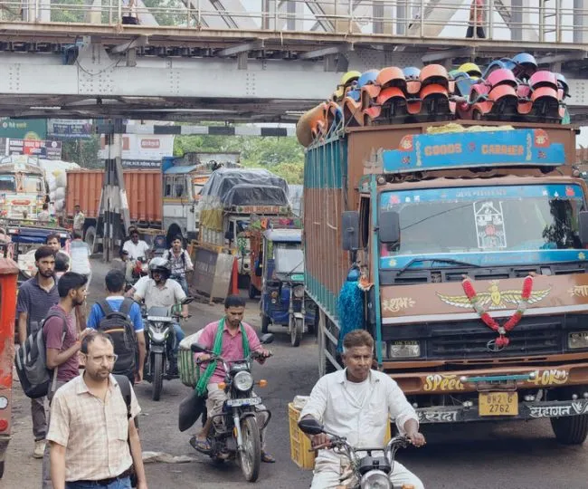 Lakhisarai Traffic Jam 5 KM Snarl Halts City for 8 Hours (1)