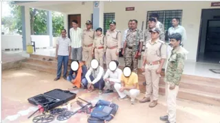 पीटीआर के कोर एरिया में चार संदिग्धों को वनकर्मियों ने पकड़ा।