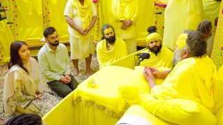संत प्रेमानंद के दर्शन करने पहुंचे क्रिकेटर विराट कोहली व अनुष्का शर्मा। फाइल
