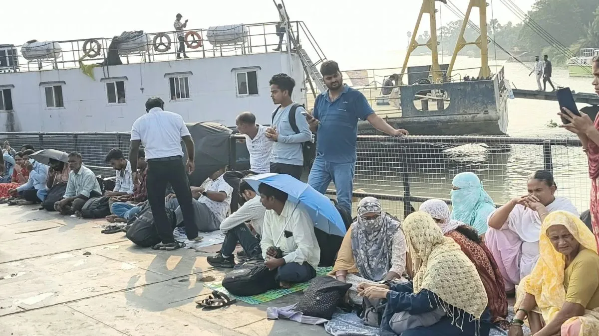 Slug _ bhagalpur ferry woes strangers find kinship at biada ghat (1)