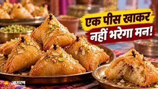 चाशनी में डूबी खस्ता परत और मावे का स्वाद! (Image Source: AI-Generated)