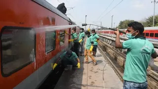 लंबी दूरी की ट्रेनों में दूर होगी गंदगी की समस्या।