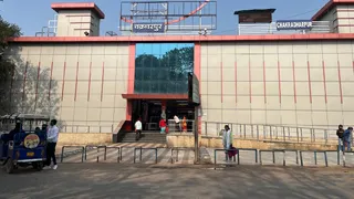 चक्रधरपुर क्षेत्र में रेल सेवा की शुरुआत वर्ष 1890 में ही हो गई थी।