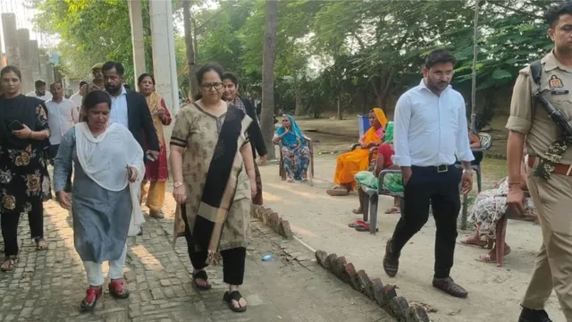 आटे में चूहे और चीनी में चीटियां, एटा वृद्धाश्रम में अचानक पहुंचे अफसरों को मिला गंदगी का अंबार
