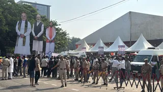 सुरक्षा के कड़े इंतजाम के बीच कार्यक्रम की जोरशोर से तैयारियां की जा रही हैं। जागरण